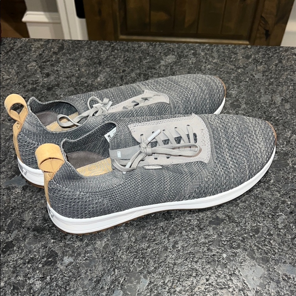 True All Day Knit II -Gray Knit Sneakers w/Cushioned Midsole and Stretchy Collar